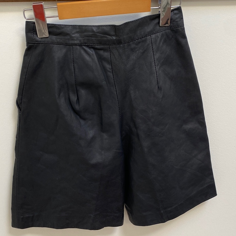 Vintage 💯 Leather High Waisted Shorts, Canadian Made, Citi, Size 8 - Picture 10 of 12